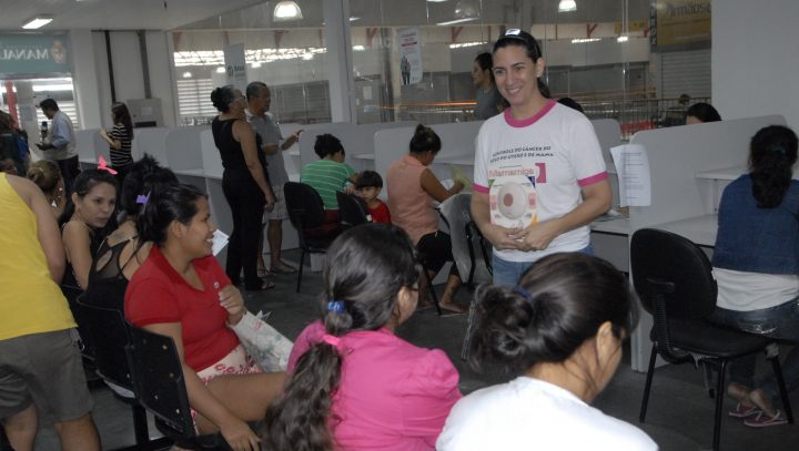 Prefeitura realiza ação de saúde da campanha ‘Outubro Rosa’ no shopping Phelippe Daou