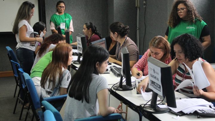 Classificados do Bolsa Idiomas devem entregar documentação até quarta-feira, 23