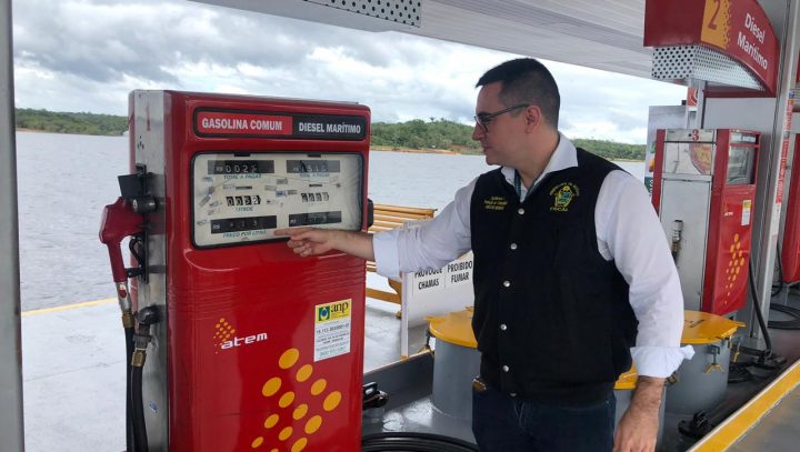 Procon Manaus fiscaliza postos de combustíveis fluviais