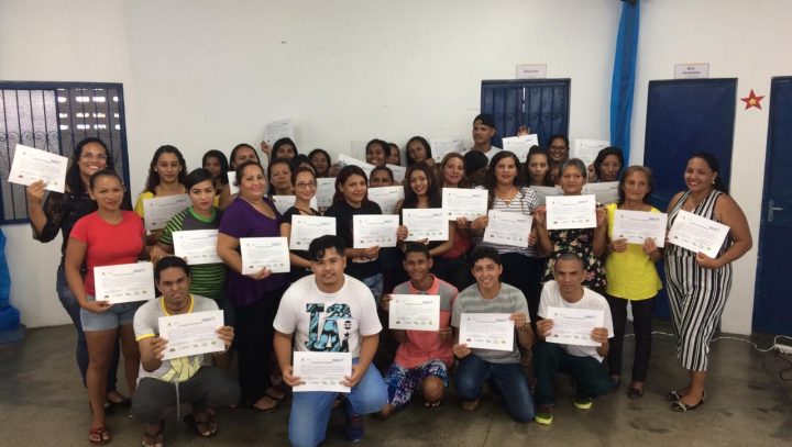 Jovens e adultos são capacitados para o mercado de trabalho