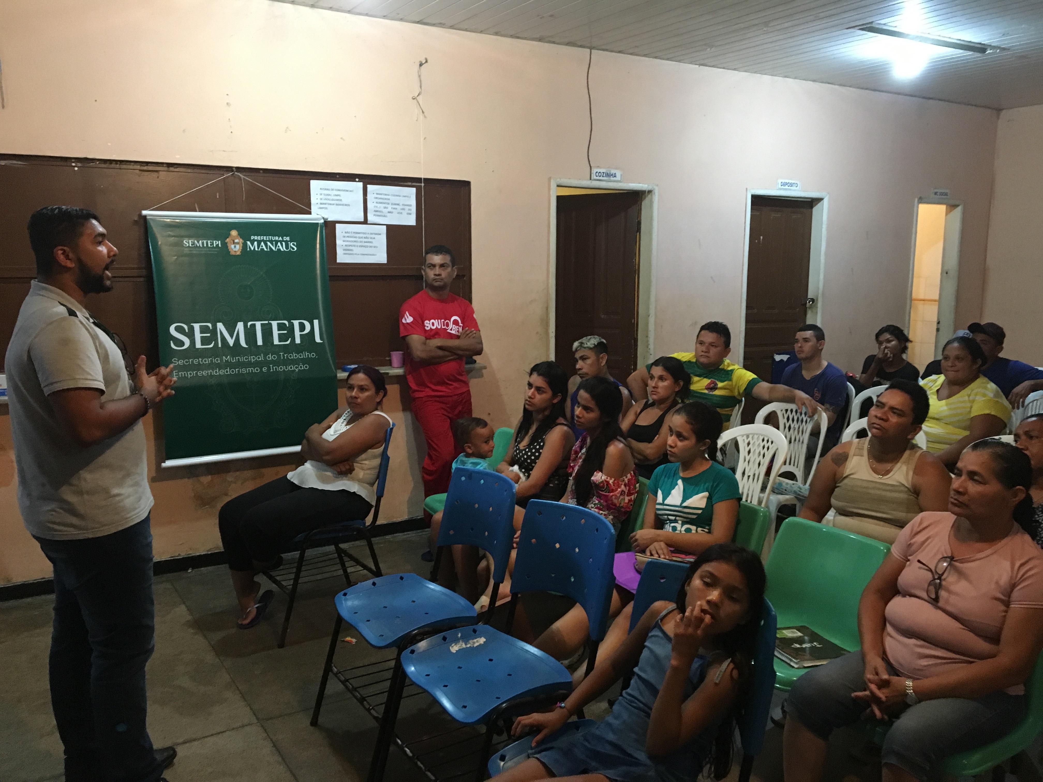 Vítimas de incêndio no Educandos passam por capacitação