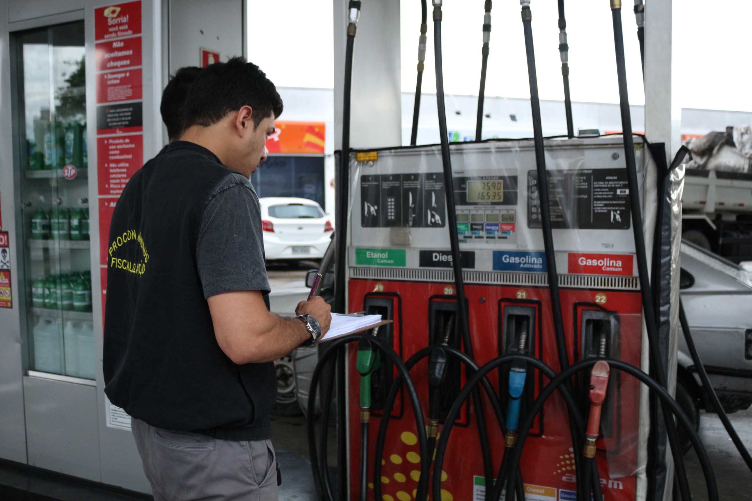 Força-tarefa monitora queda no valor da gasolina