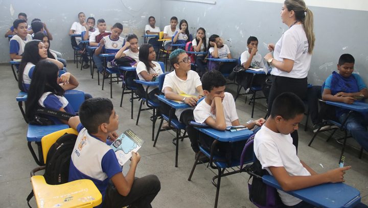 Campanha ‘Coração Azul’ contra o tráfico de pessoas é levada a escolas da zona Leste