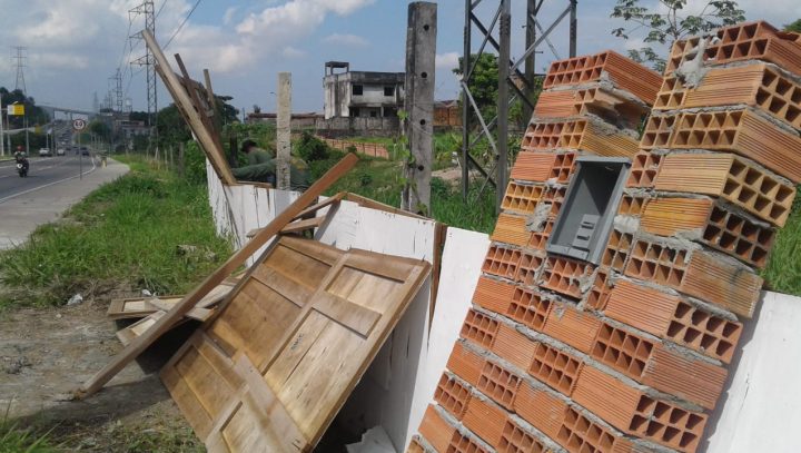 Fiscalização ambiental combate invasão em área verde na zona Norte