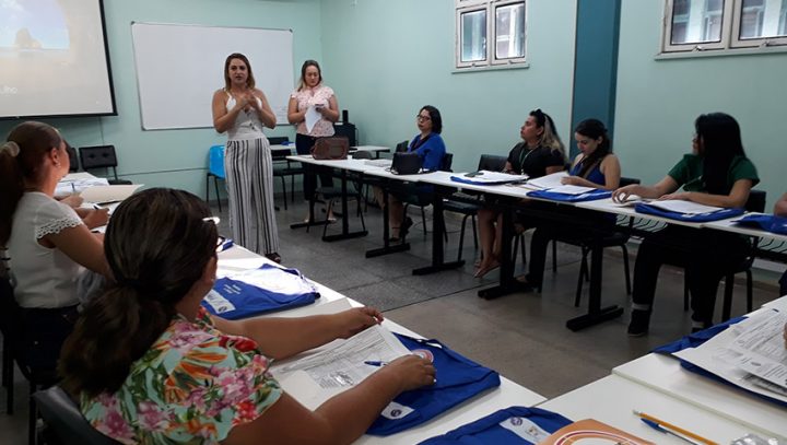 Profissionais de saúde recebem orientação sobre autocuidado com a hanseníase