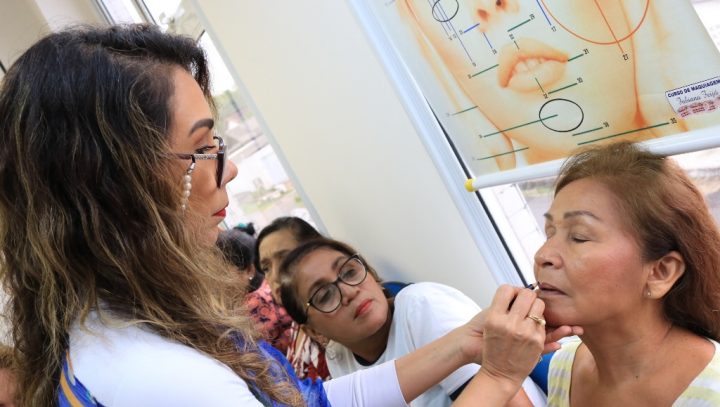Aposentadas podem se inscrever em curso de Automaquiagem