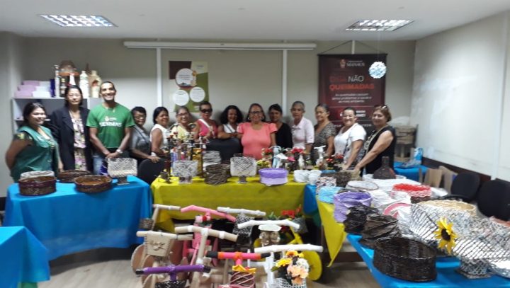 Oficina de reaproveitamento gratuita reúne alunos de diversas zonas da cidade