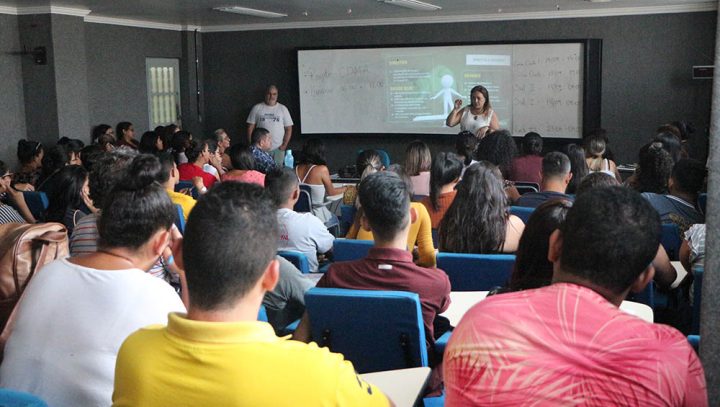 Alunos do Bolsa Universidade são capacitados para atuar nas eleições para conselheiros tutelares