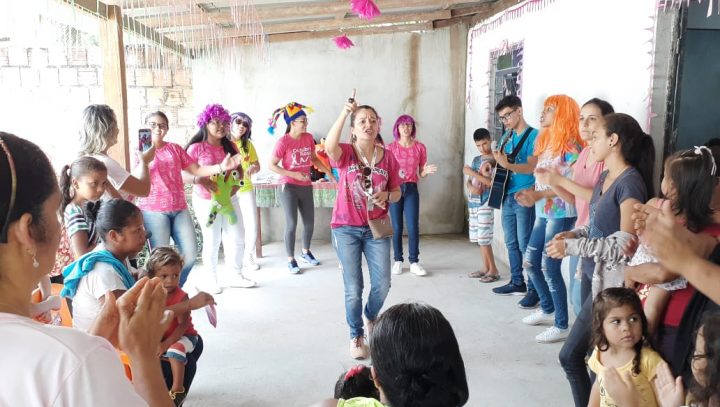 Comunidade Novo Canaã recebe ação de cidadania em alusão ao Outubro Rosa