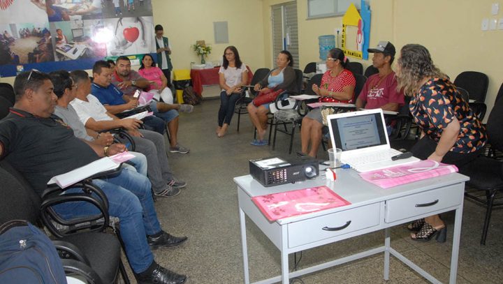 Políticas de saúde para a mulher é tema de capacitação para líderes comunitários