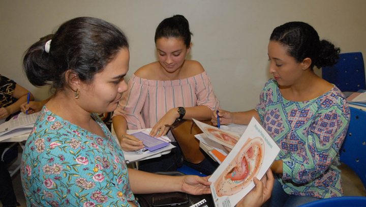 Curso capacita servidores de saúde em terapia auricular