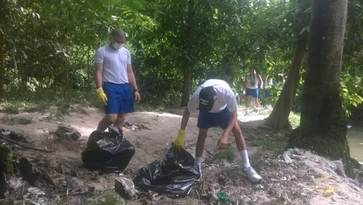 Voluntários participam de ações de sensibilização e educação ambiental no parque do Mindu