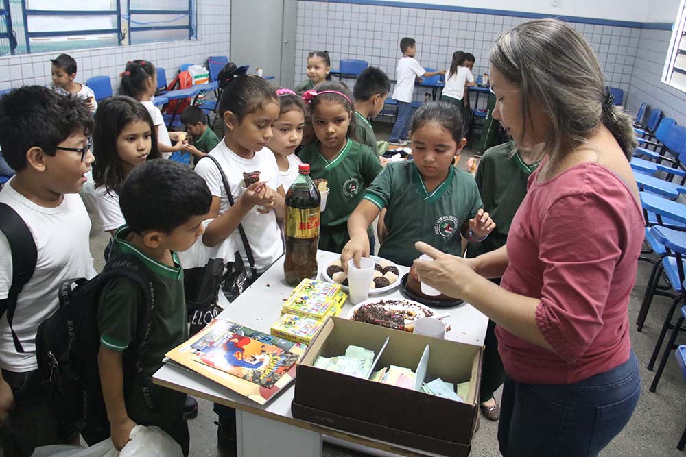 Alunos municipais usam cédulas fictícias em atividade pedagógica