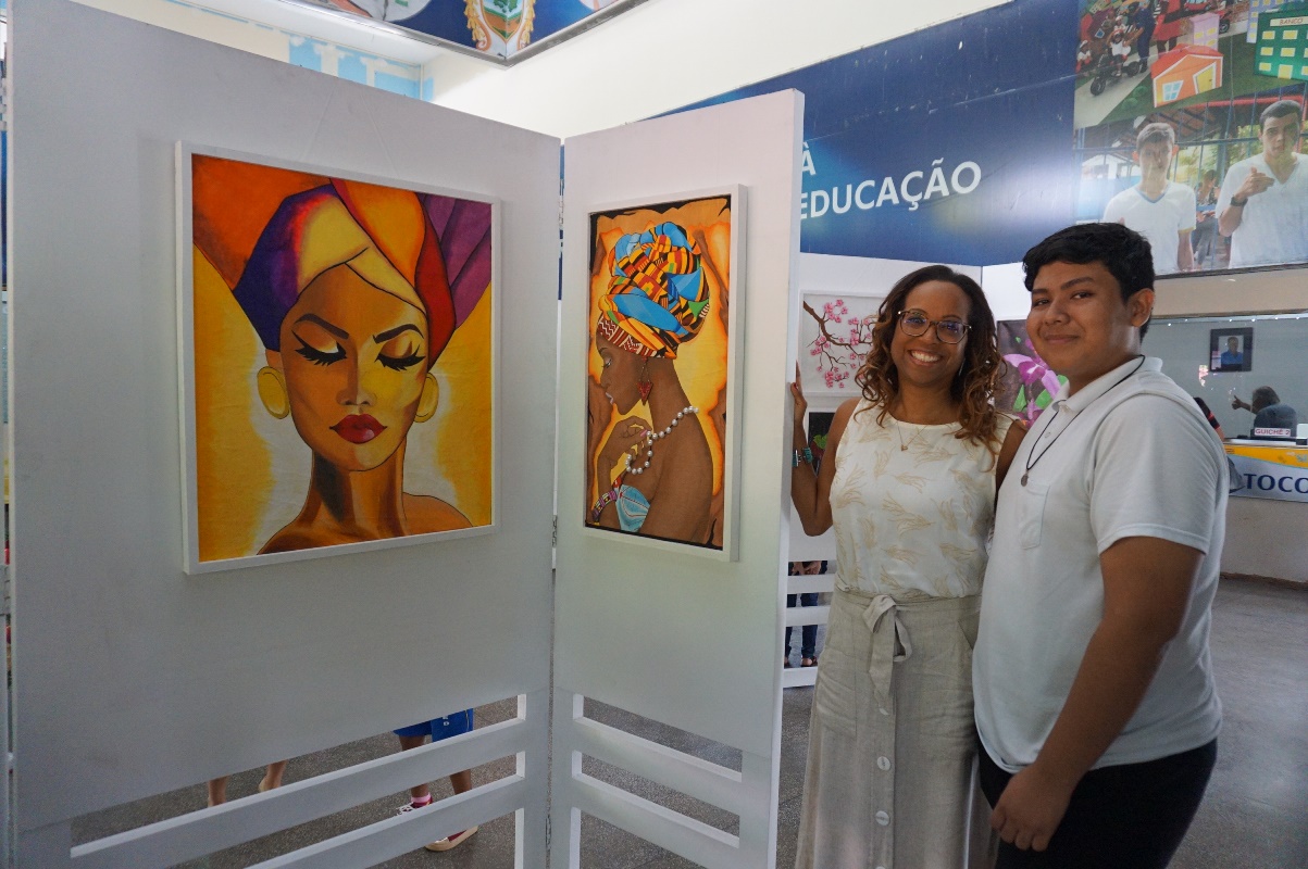 Exposição de quadros de alunos faz sucesso na Semed