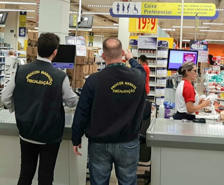 Estabelecimentos são multados por não atender lei preferencial aos autistas