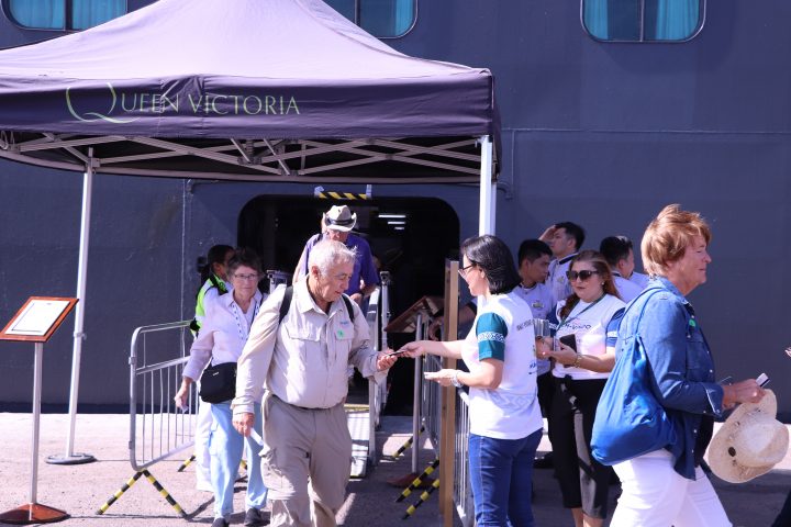 Mais de 2,8 mil turistas chegam a Manaus a bordo do M/S Queen Victoria