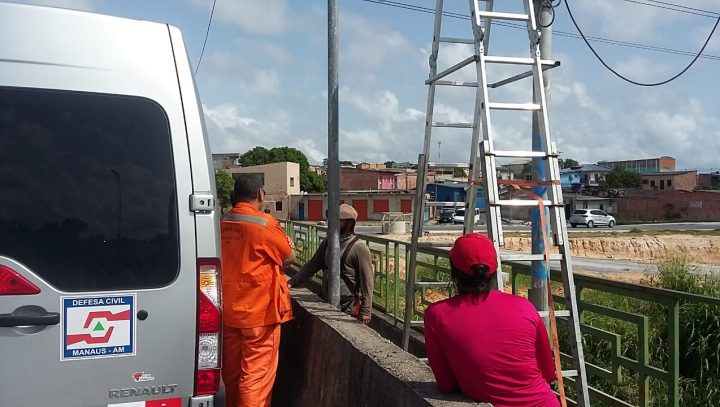 Plataformas de Dados instaladas em igarapés passam por vistoria