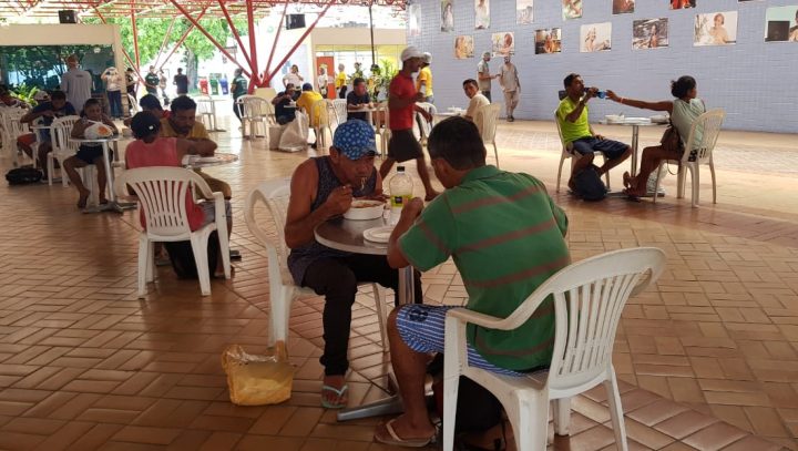 Moradores de rua ganham mais um espaço para refeições e higienização