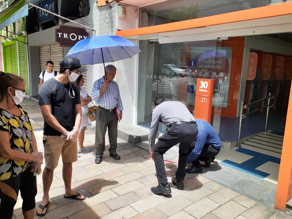 Aglomerações em bancos e lotéricas estão sendo fiscalizadas pela Visa Manaus e Procon