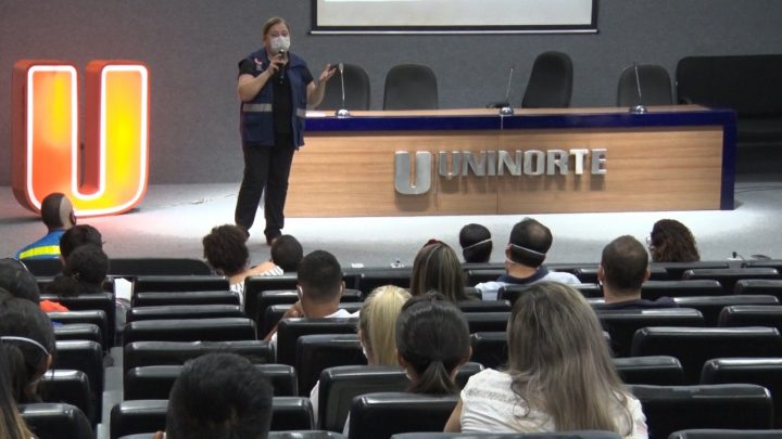 Profissionais do projeto ‘O Brasil Conta Comigo’ recebem capacitação da prefeitura