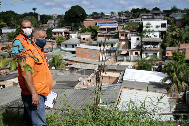Defesa Civil municipal vistoria residências no bairro Redenção