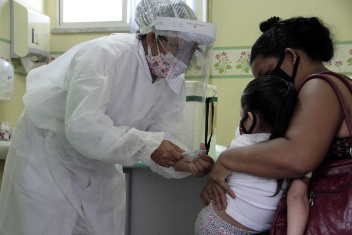 Grupos que integram público-alvo contra a influenza são orientados a se imunizar