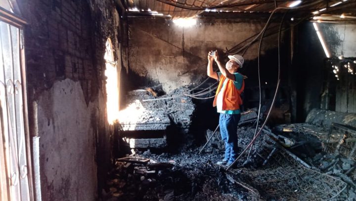 Nova vistoria é realizada em loja de colchões atingida por incêndio