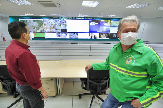 Prefeito Arthur Neto dá início à operação da sala de controle do CCC