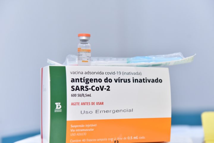 Unidades de saúde recebem vacinas para imunizar grupos prioritários