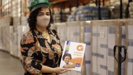 Manaus - 13.04.2021
Distribuuição de cadernos de apoio das aulas online nas escolas
Foto Altemar Alcantara / Semcom