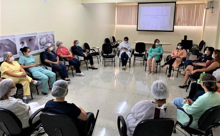 Servidores da maternidade Moura Tapajóz recebem atendimento psicossocial