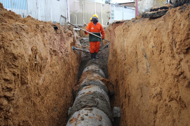 Serviços nas redes de drenagem de bairros da zona Leste são intensificados