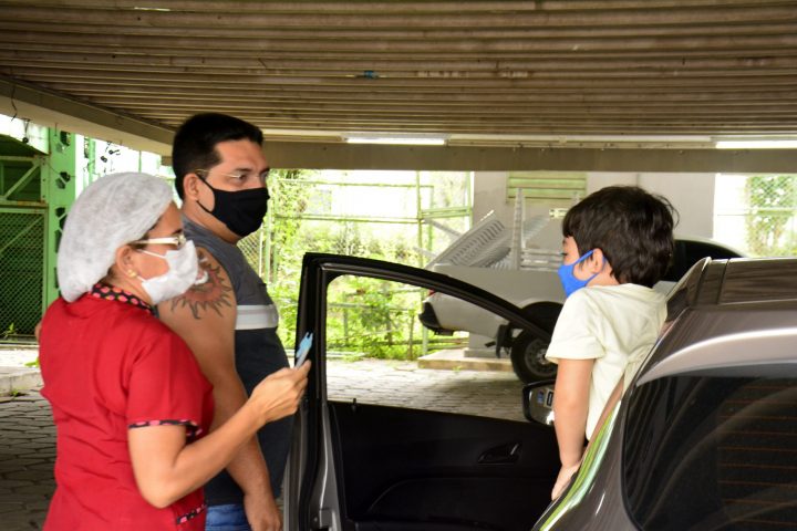 Vacinação chega a marca de cem mil pessoas imunizadas neste domingo