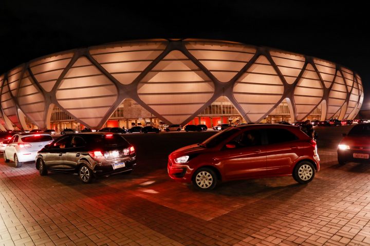 Postos de vacinação contra a Covid-19 têm movimentação intensa