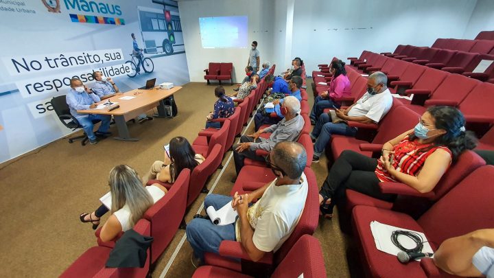 Melhorias no transporte da zona rural são discutidas pela prefeitura