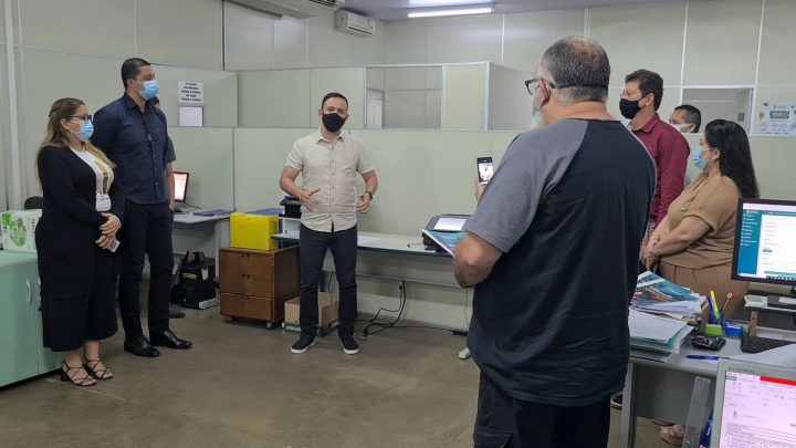 Cursos voltados aos servidores são divulgados em ação itinerante da prefeitura