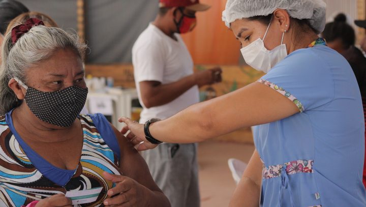 Prefeitura promove vacina&ccedil;&atilde;o em comunidades ind&iacute;genas no Tarum&atilde;-A&ccedil;u -  Prefeitura Municipal de Manaus