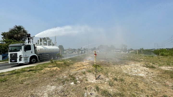 Serviço de arborização da prefeitura ganha reforço com o uso de caminhões-pipa