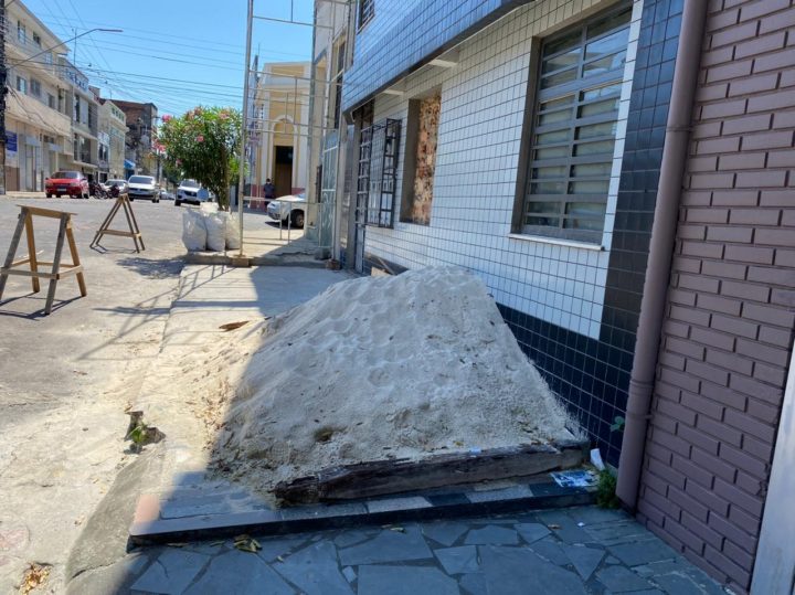 Notificações da prefeitura pelo uso irregular de logradouros e calçadas aumentam em 129%