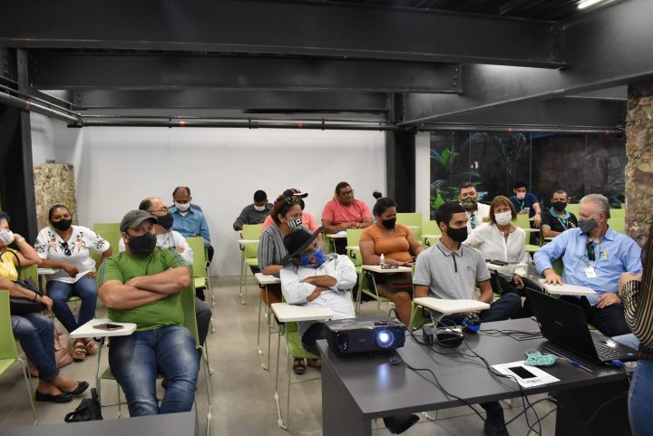Agricultores participam de ação de cooperativismo realizada pela prefeitura