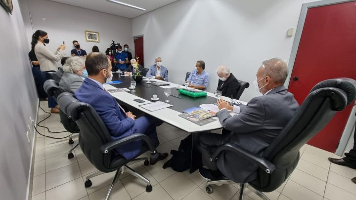 Prefeitura, TCE-AM e grupo empresarial irão fazer cooperação técnica para futuro shopping