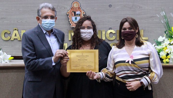 Professores da rede municipal de ensino são homenageados na Câmara Municipal