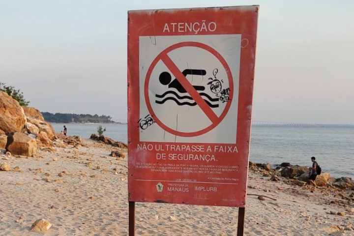 Proibição de banho na área da ‘prainha’ ou ‘pedral’, na Ponta Negra, é reforçada pela prefeitura