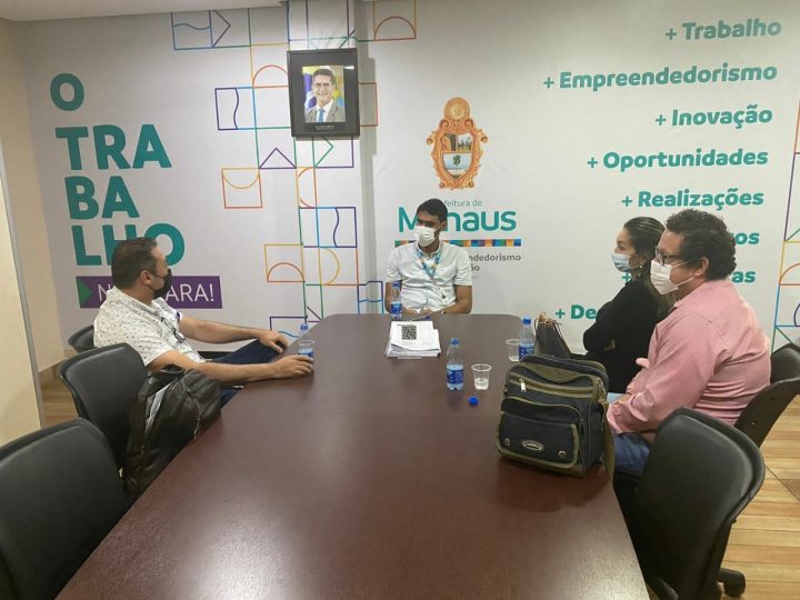 Prefeitura realiza reunião com empresa na área da metalurgia