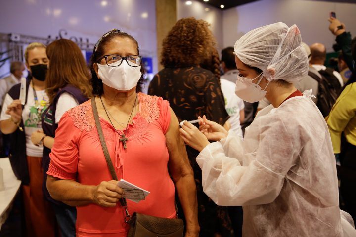 Pontos de vacinação da prefeitura contra a Covid-19 passam por mudanças a partir desta sexta-feira