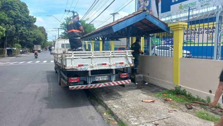 Prefeitura de Manaus revitaliza abrigos de ônibus na capital