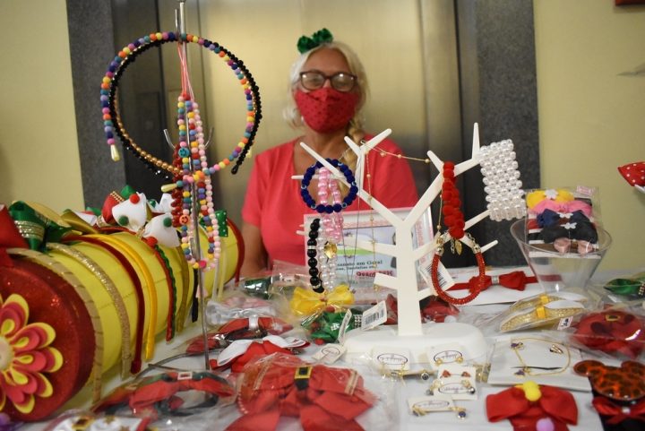 Espaços da prefeitura abrigam feiras de artesanato