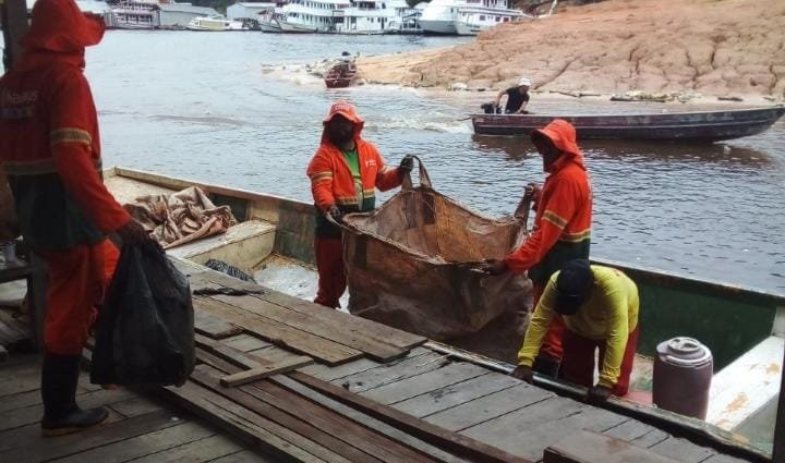 Prefeitura realiza serviços de limpeza na marina do Davi