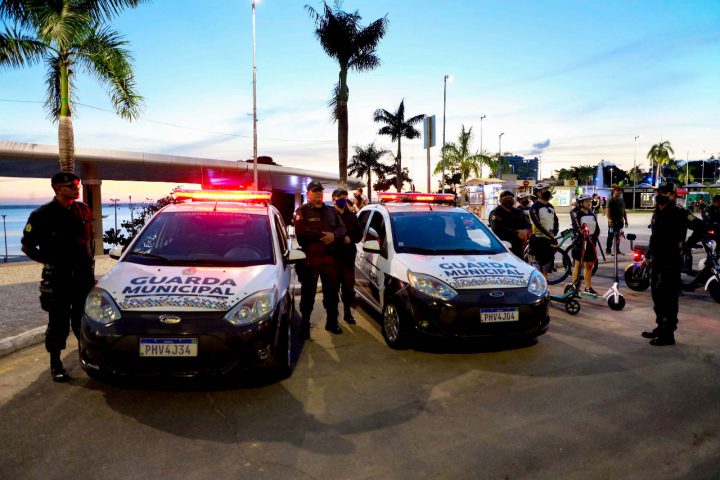 Guarda Municipal intensifica patrulha na Ponta Negra com veículos entregues pelo prefeito David Almeida