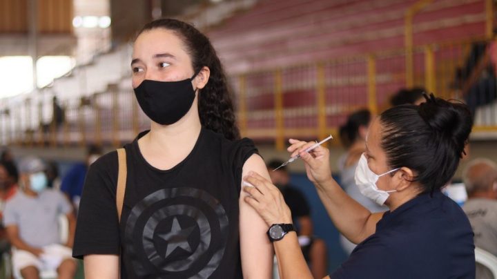 Vacina&ccedil;&atilde;o segue neste s&aacute;bado em 23 pontos - Prefeitura Municipal de Manaus